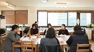 시장의 양극화와 여성 작가들의 약진
