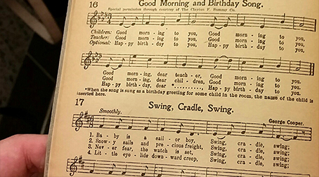 1992년의 ‘Good Morning and Birthday Song’ 사본/사진 Christine Mai-Duc / Los Angeles Times
