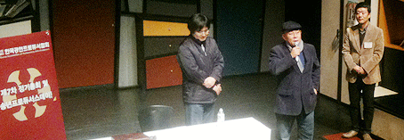 수상소감을 밝히는 윤호진 대표