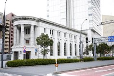 요코하마 창작센터(Yokohama Creativity Center) 건물