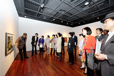 ▲ 현대예술관의 센터인 1층에는 250평의 미술관이 마련되어 있다